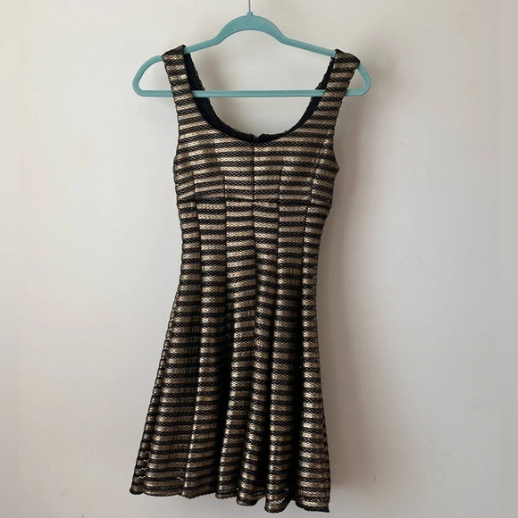 Topshop Textured Skater Dress - Size 2 - NWT - Picture 3 of 13